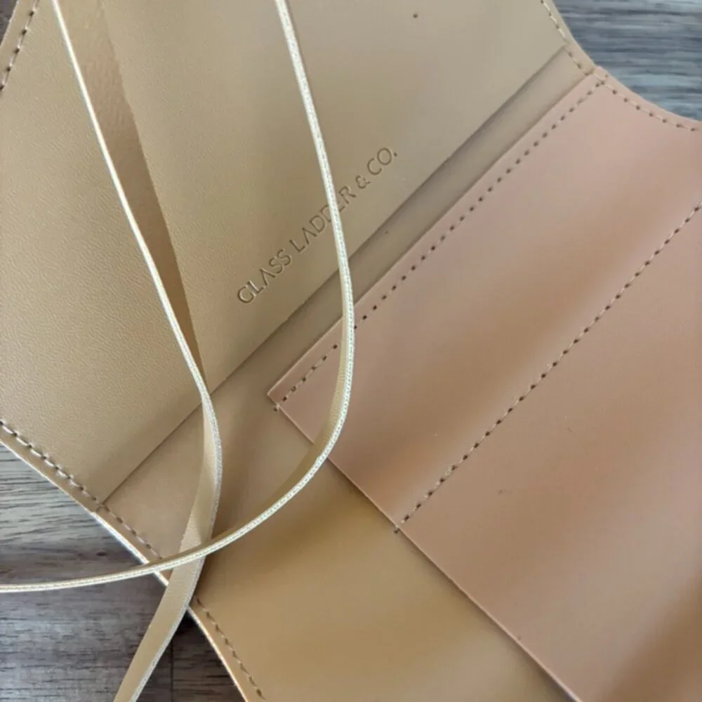 GLASS LADDER & CO KATHERINE TECH ORGANIZER ROLL HONEY Faux‎ Leather Travel Bag